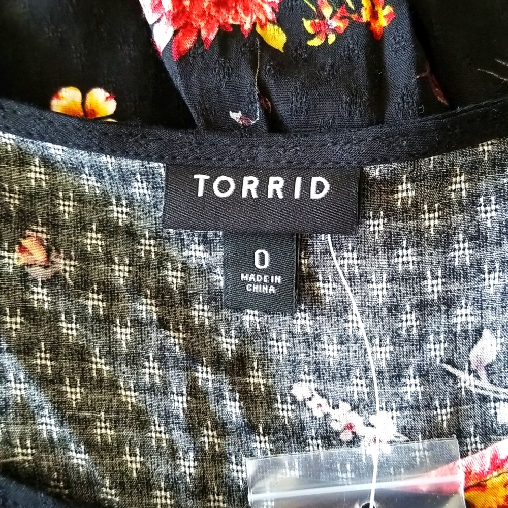 Torrid Romantic Floral Babydoll Blouse Stretch Waist Flutter Sleeves NWT - Picture 6 of 7